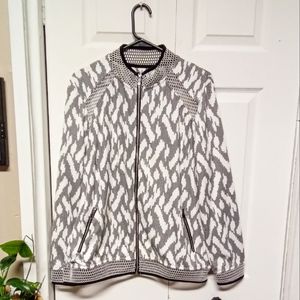 Tail sweater